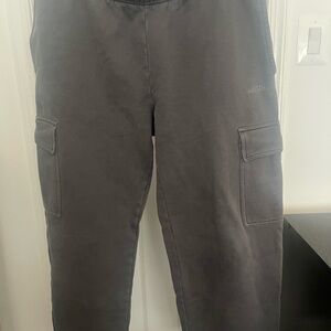 Aritzia
Cozy Sweatfleece Mega Cargo™ Sweatpant